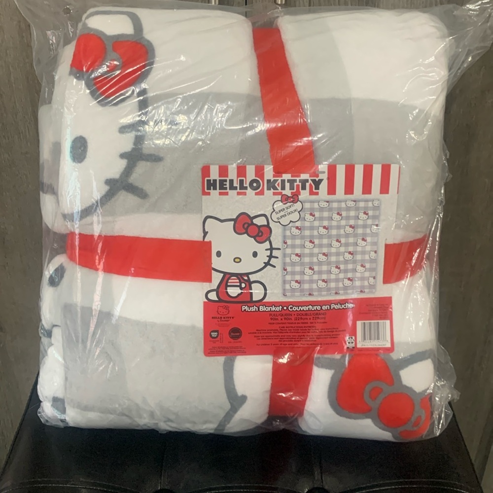 New Hello Kitty Gray Plaid & Red Bow 90 x 90 Plush Full/Queen Super Soft Blanket